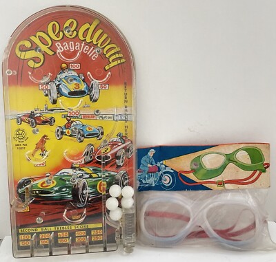 Vintage Marx Toys Speedway Rennwagen Bagatelle & Speed Hawk Motorradbrille