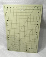 FISKARS ROTARY CUTTING MAT / 19" X 13" / 100 POLYPROPYLENE