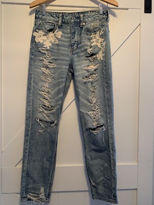American Eagle Highrise Tomgirl Distressed Jean with White Flowers Size 2 (8)