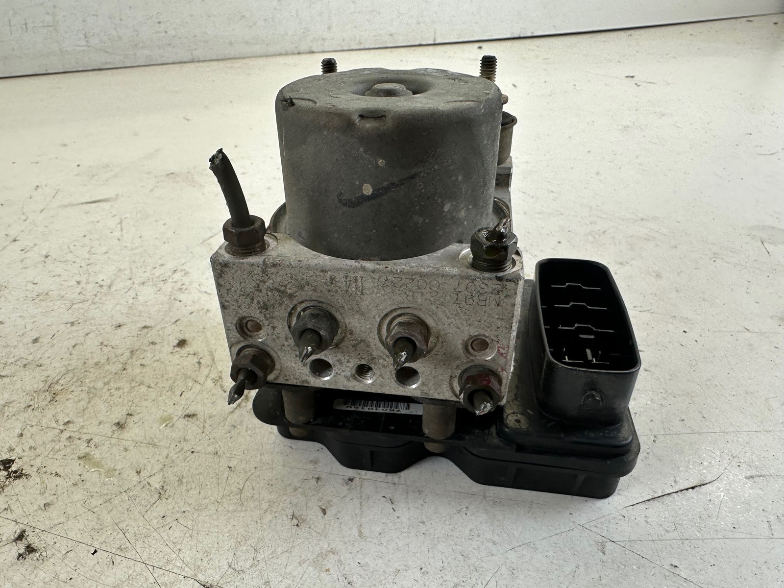 Mitsubishi Lancer Evolution 7 GT-A ABS Anti-Lock Brake Pump Controller VII 02-03