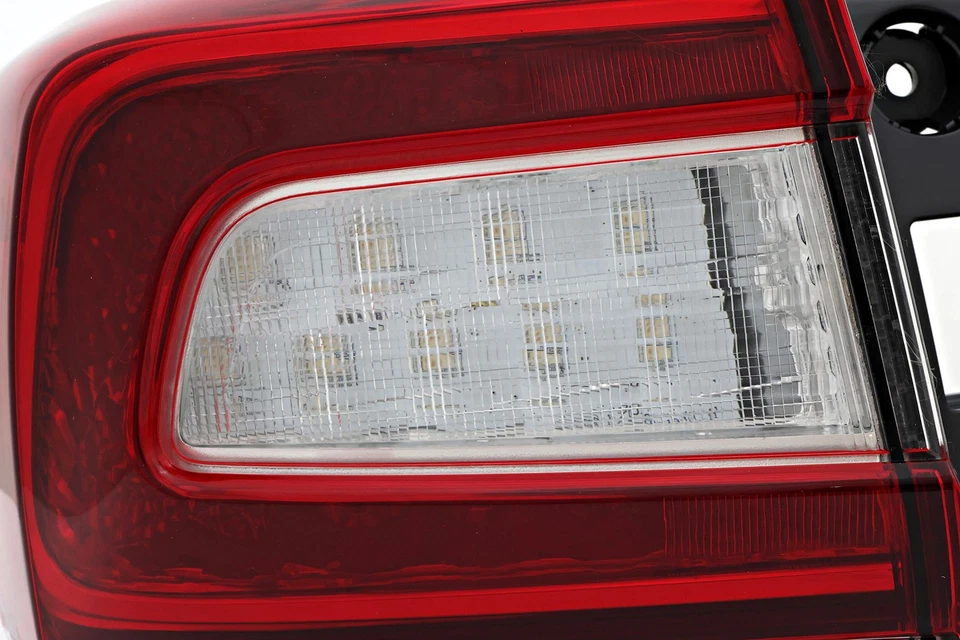Luz trasera lado izquierdo conductor Subaru Impreza 2017-2019 Foto 2 de 4