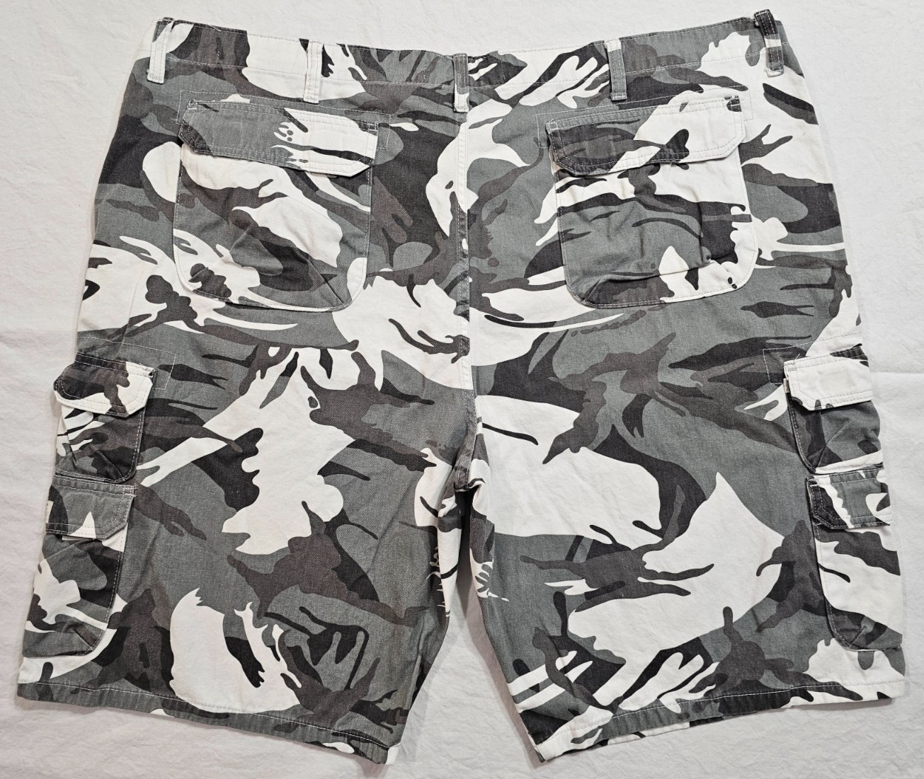 Wrangler Men’s Camo Cargo Shorts Size W48 / I9 Gray White image 6
