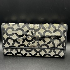 Vintage Coach Soho Signature Pleated Trifold Black/Beige Wallet.