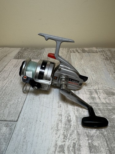 DAIWA 2500C SPINNING REEL METAL FRAME FISHING MADE IN JAPAN Great Condition