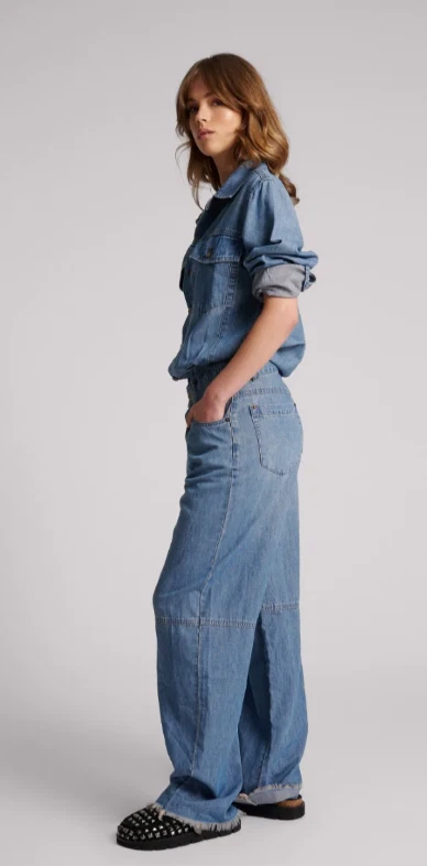 Mono de camionero de mezclilla azul cambray talla pequeña de una cucharadita de diseñador para mujer Foto 2 de 4