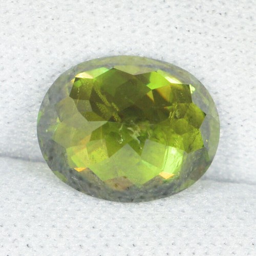 3.66 ct DAZZLING YELLOW GREEN MULTI FLASHING NATURAL SPHENE OVAL See Vdo YB - Picture 2 of 2