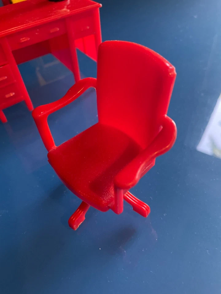 Escritorio para profesores Renwal Schoolhouse (roto), silla giratoria y escritorio para 5 estudiantes Foto 2 de 4