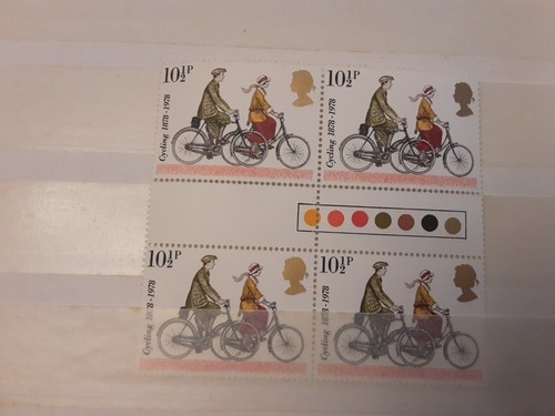 Postage Stamps, QE 2 Cycling Traffic Light Gutter Pair Gold Drop Mint Unhinged - Picture 3 of 3