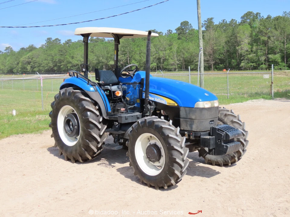 New Holland TD5040 4WD Diesel Tractor Utility Ag Farm 88hp PTO 3PT bidadoo -New - Image 2 of 4