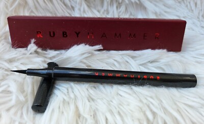 Ruby Hammer Präzision flüssiger Eyeliner 1,2 ml pechschwarz