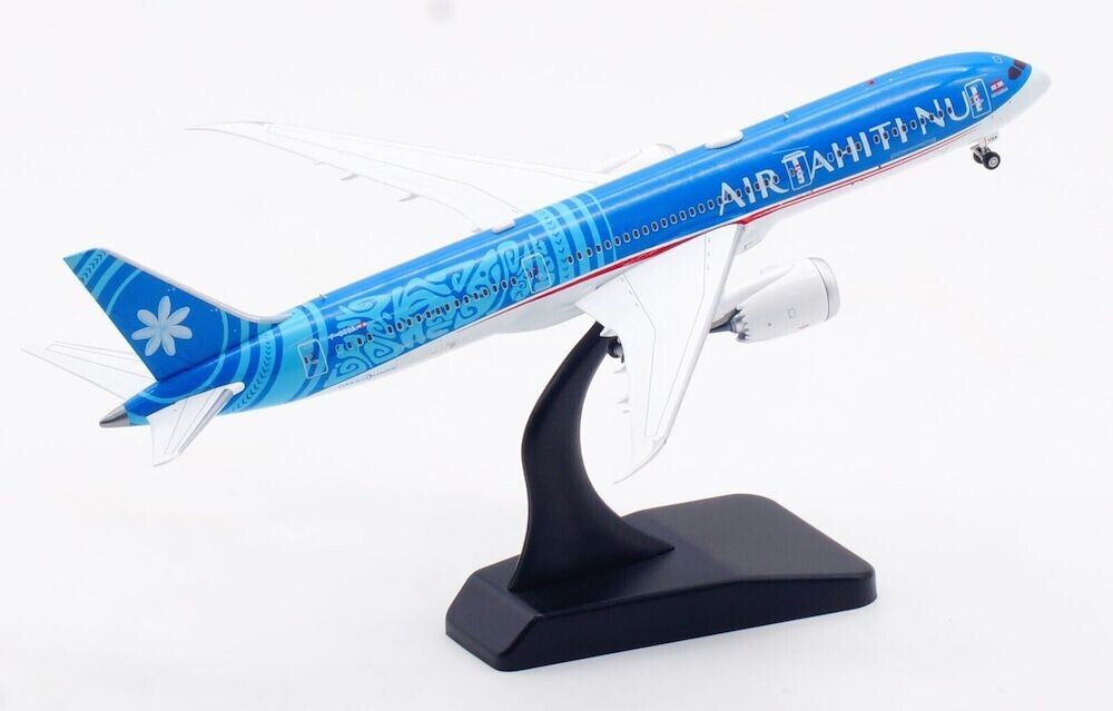 B787-9 DREAMLINER AIR TAHITI NUI REG: F-OTOA W/STAND