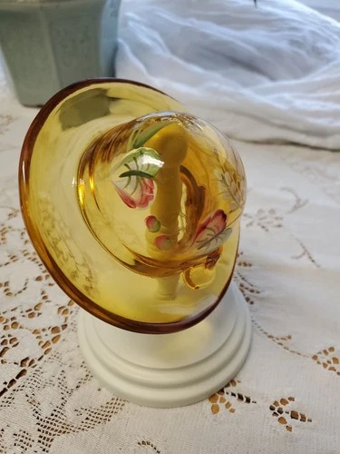 Fenton Autumn Gold Wheatberry Glass Hat with Stand