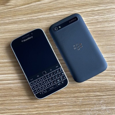 BlackBerry Q20 16GB スマートフォン BlackBerry Classic Q20 16GB 4G LTE Unlocked Qwerty Keyboard