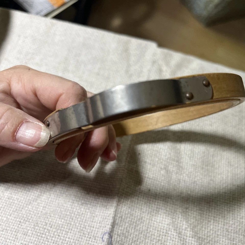 Vintage Princess 4 inch Adjustable Spring Embroidery Hoop - Image 3 of 4