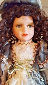 1-2000 Vintage Porcelain Doll Karen 
