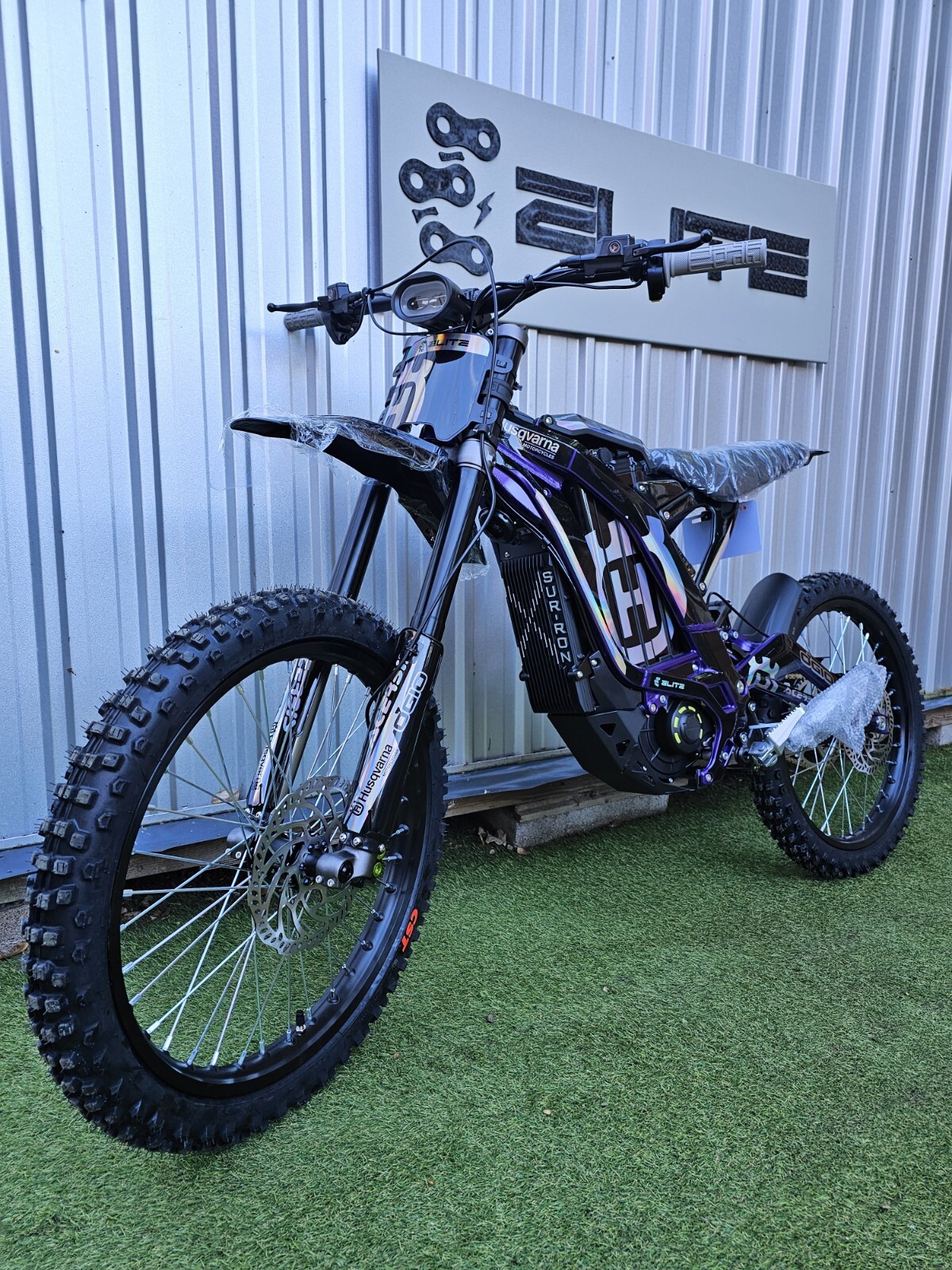 Picture 4 of 24
