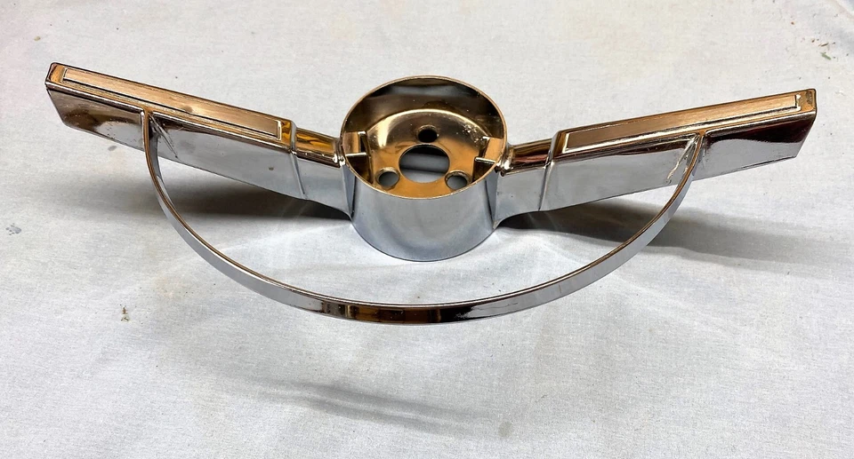 Chevy Chevelle 1966 volante bocina anillo botón #3878015 fabricante de equipos originales Chevrolet Foto 2 de 4