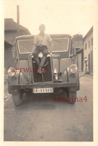 Soldat auf Motorhaube Omnibus Büssing - NAG Bürglöwe