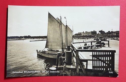 Foto AK BRUNSHAUPTEN Kühlungsborn um 1930 Seebrücke mit Segelboot ( 30110