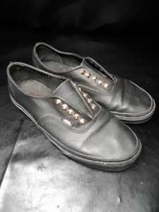 girls black leather vans