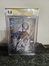 Amazing Spider-Man #17 Giang Trade Dress CGC 9.8 signed w/Venom Remark by Giang!