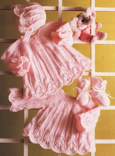 Strickanleitung Kopie 2129.   Baby Strickjacke Kleid Haube Stiefel.  14-20".  DK