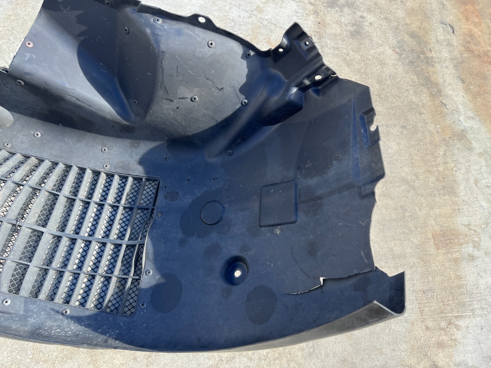 FERRARI 488 REAR RIGHT PASSENGER SIDE WHEEL LINER OEM 87495000 200859