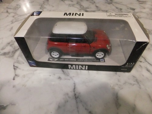 New Ray 2001 Mini Cooper 1:32 scale model NR533 - Picture 2 of 8