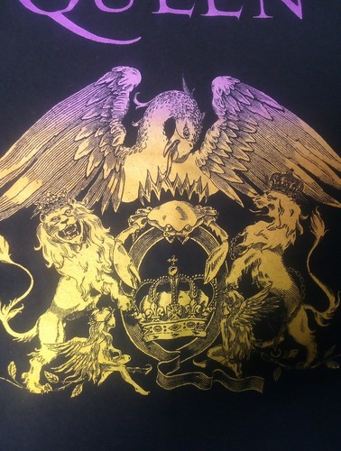 Queen offiziell lizenziertes Merch Farbverlauf Wappen Größe Small #249 - Bild 7 von 12
