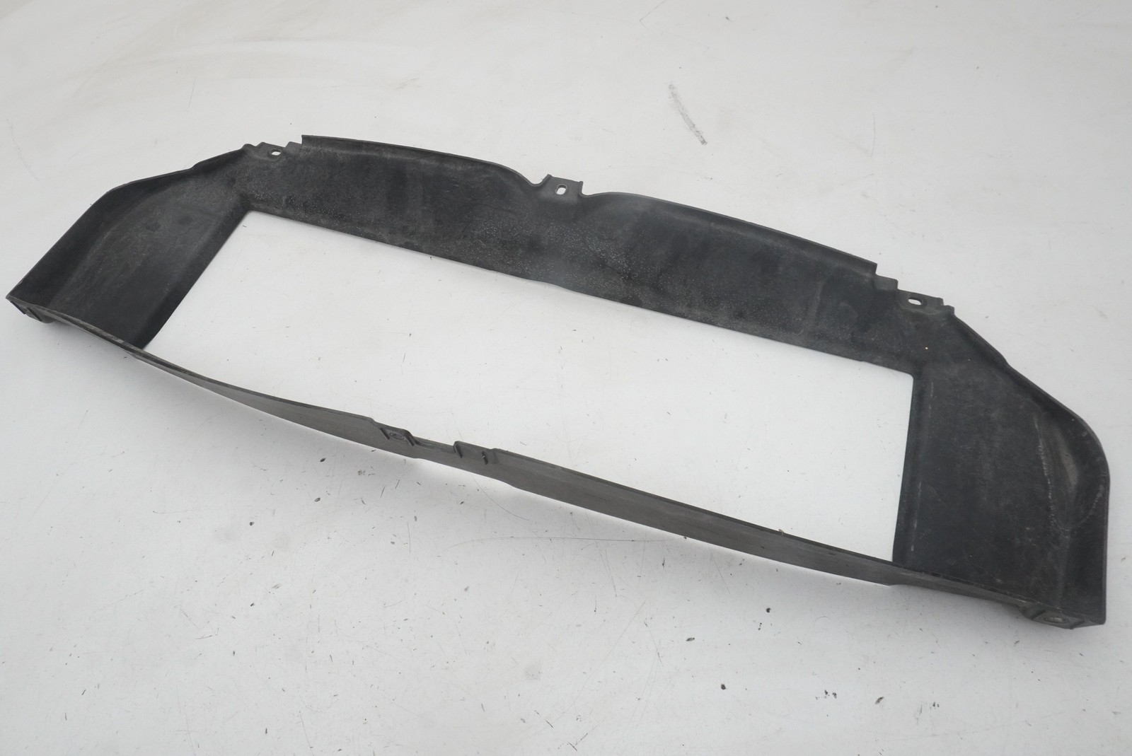 Maserati Levante 2019 Front Air conveyor P/N 670033498