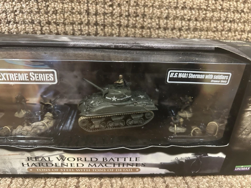 Unimax Forces of Valor 1:72 U.S. M4A1 Sherman and Soldiers Set France No. 85324 - Image 2 of 4