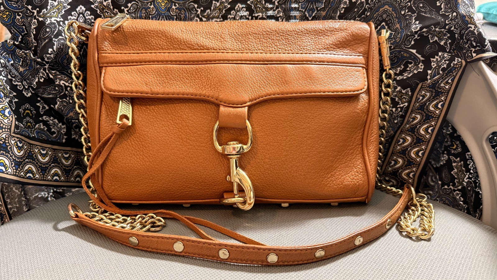 Rebecca Minkoff Pebbled Leather Shoulder Bag with Chain in Excellent Condition