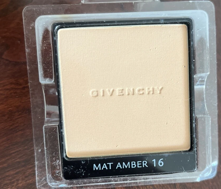 Base en polvo prensada Givenchy Matissime mate spf 20 # 16 "Mat Amber" Foto 3 de 4
