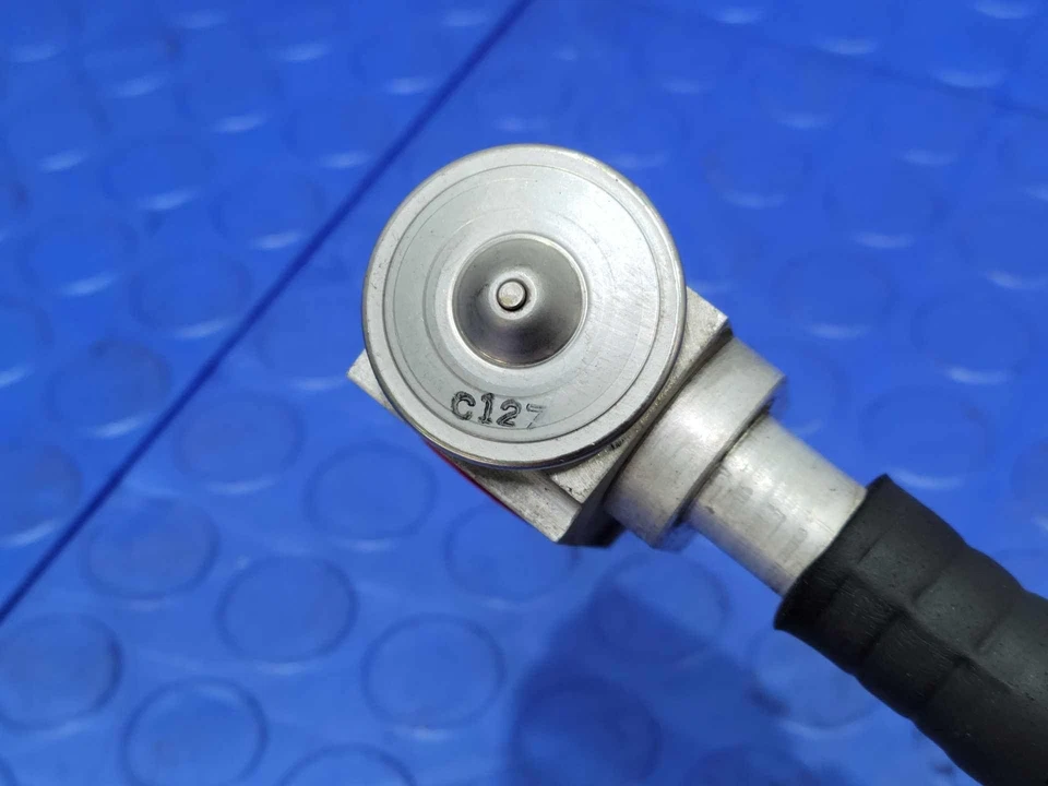 Conjunto de tubería de aire acondicionado trasero Kia Sedona 2015-2021 OEM 97924A9000 Foto 3 de 4