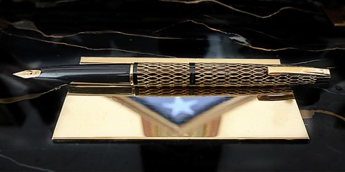 Lady Sheaffer 632 Fountain Pen Gold Pattern Black Lacquer 14K Medium Excellent - Picture 3 of 15