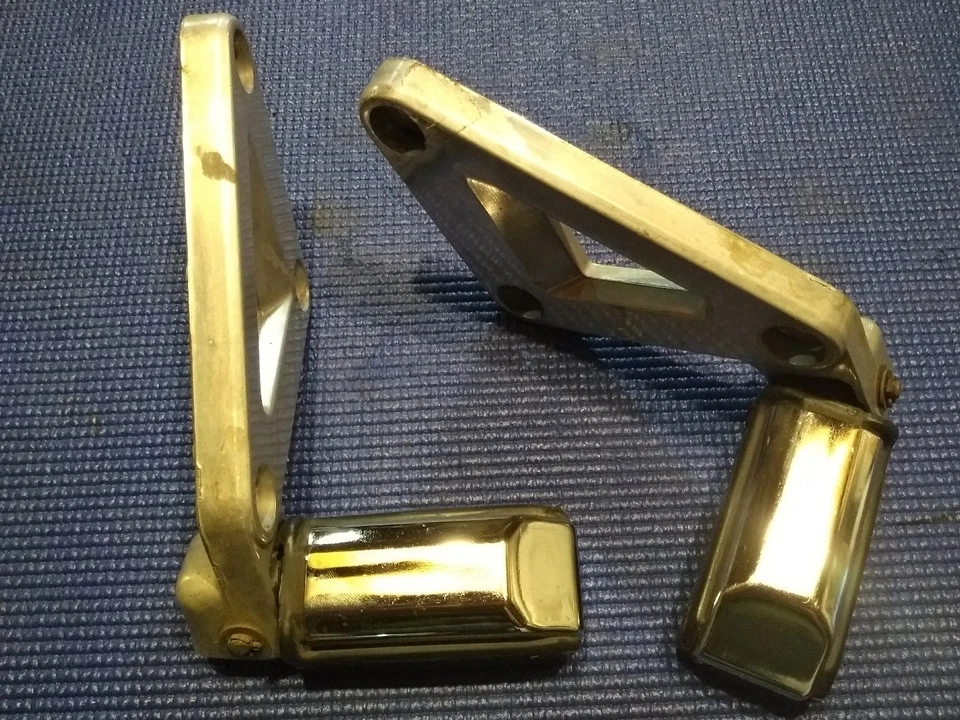1984 Kawasaki 1100 ltd passenger footpegs and mounts - Image 3 of 4