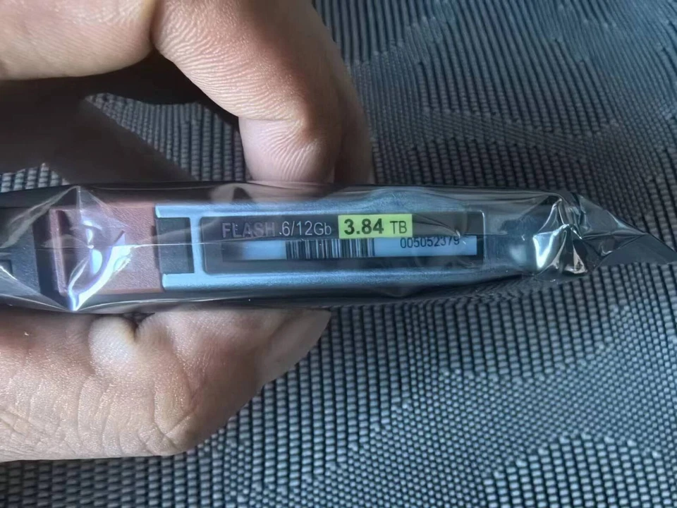 EMC Unity 005052584 005052379 D3F-2SFXL2-3840 3.84TB Enterprise SSD Hard Drive - Image 2 of 4