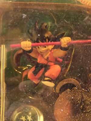 Figurine Dragon Ball Shueisha – Goku Enfant + Shenron 2D Métal + Boule – Banpresto