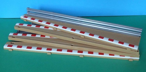 SCALEXTRIC SPORT C8233 LEAD IN LEAD OUT BORDERS AND BARRIERS BEIGE RED WHITE - Picture 2 of 4