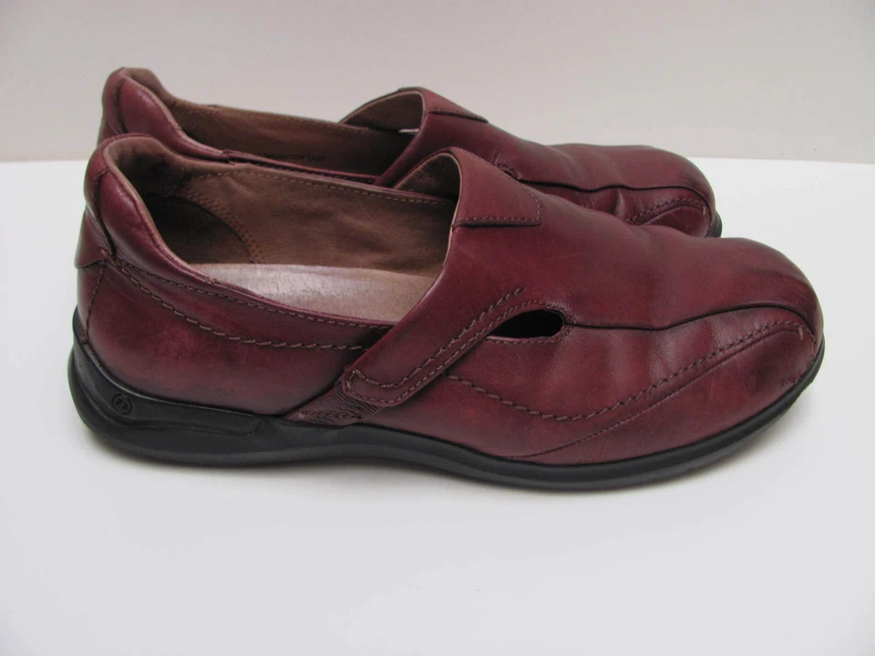 Mujer Cuero Marrón Aravon Abzorb Marco en T Estabilizador Mujer Plano Slipon   Foto 2 de 4