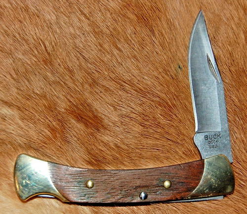 BUCK Medium Lockback Pocket Knife w/ Walnut Handles - 055