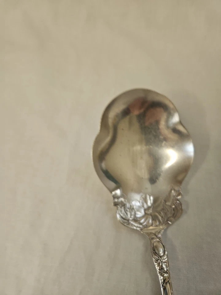 Cuchara de bayas florales R. Wallace 1835 plateada  Foto 3 de 4
