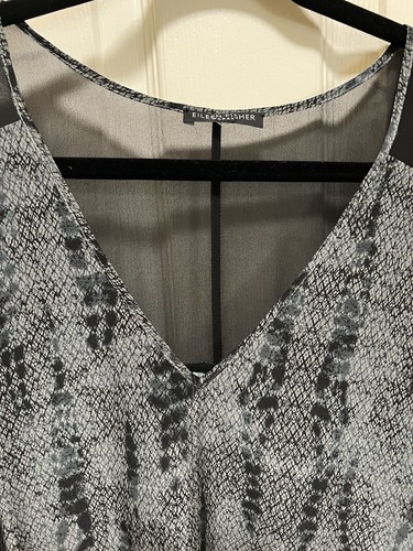 Eileen Fisher Damen XXL Seide Krepp Chine SS Top V-Ausschnitt Grau Muster Biesen - Bild 4 von 12