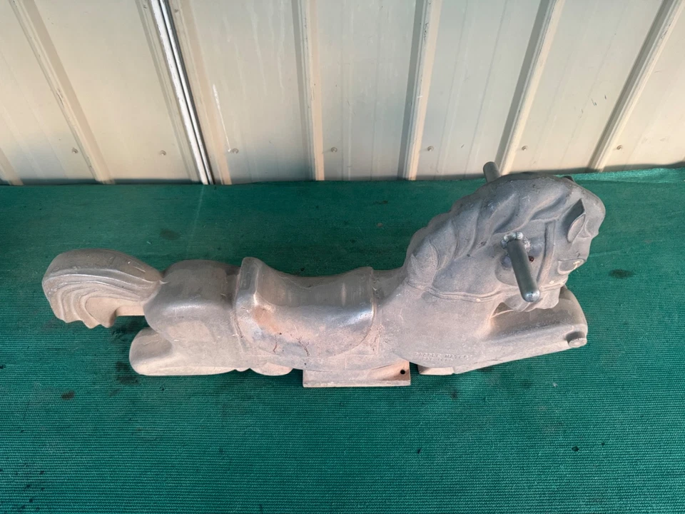 Juguete vintage Game Time Saddle Mates aluminio metal montar caballo patio de recreo Foto 4 de 4