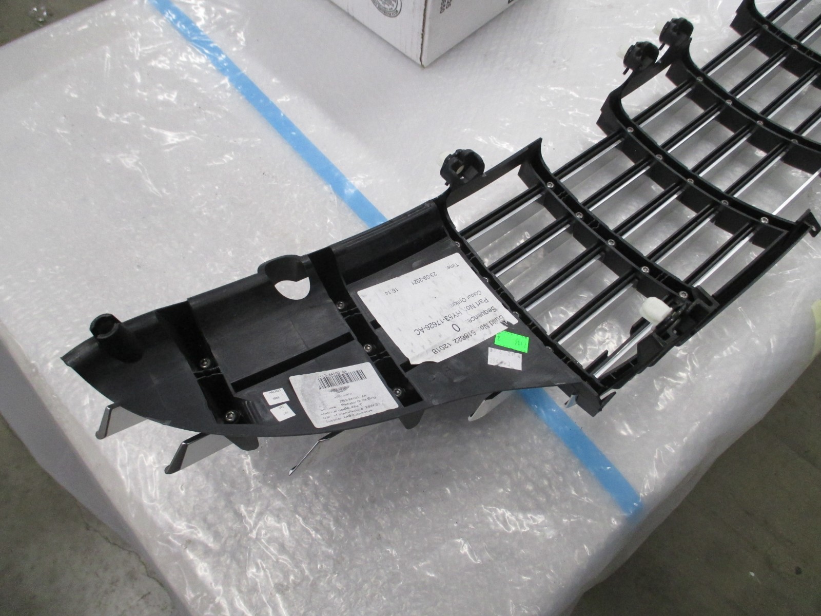 ASTON MARTIN DB11 OEM FRONT BRIGHT SILVER FRONT GRILLE