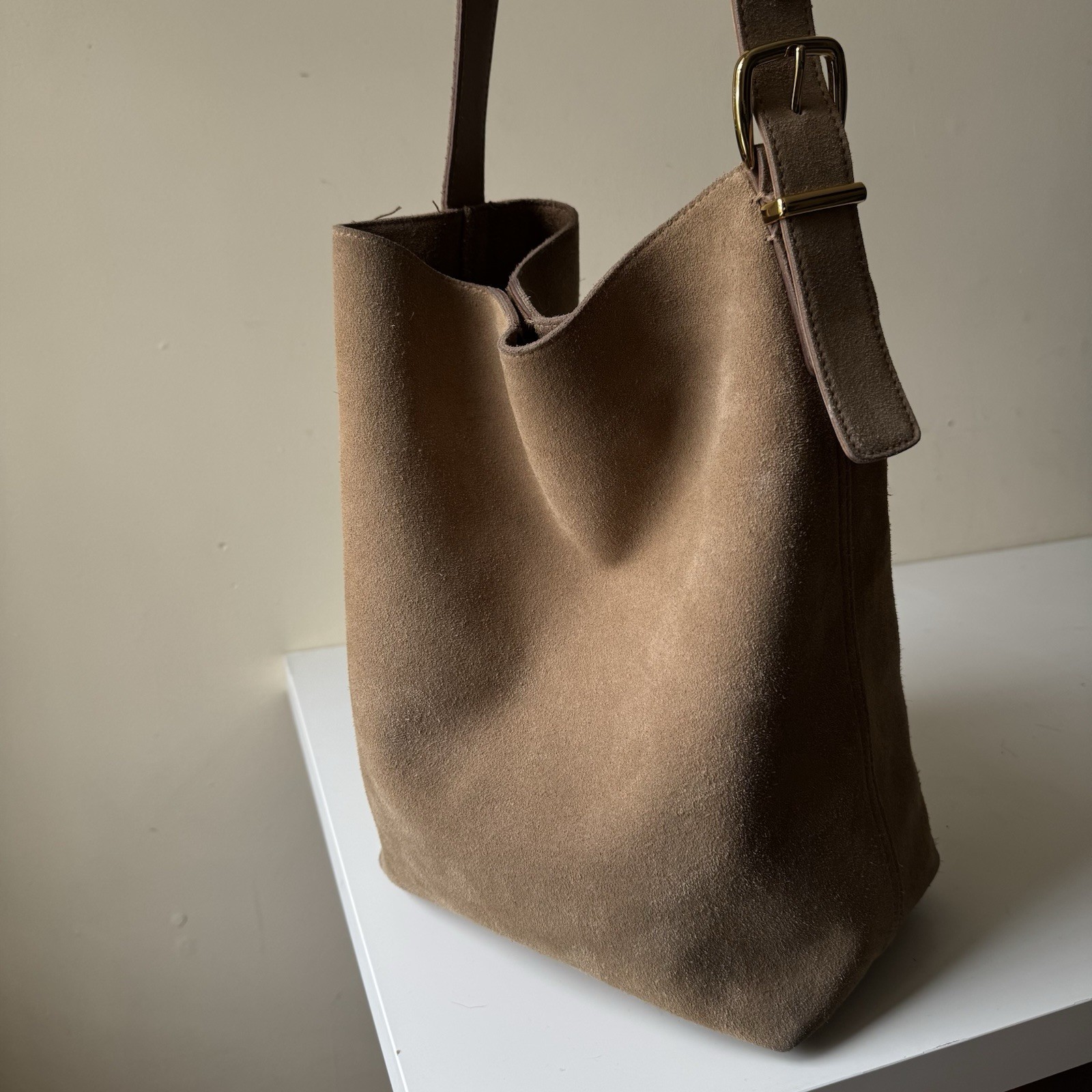 Madewell Essential Suede Bucket Tote Bag Tawny Khaki 10.5" W x 13.5" H x 6" D thumbnail 4