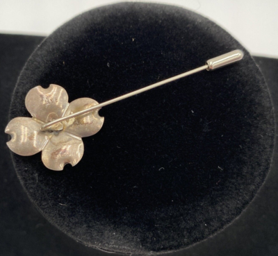 925 silver signed NYE 1.5 grams Flower Stick Pin - Women\'s Accessory NYE .925 STERLING SILVER VTG DOGWOOD FLOWERS STICK PIN VGC  main image 3