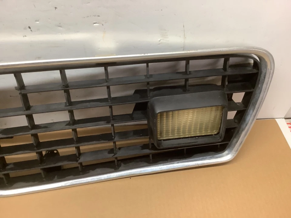 75-78 FORD MUSTANG II PARRILLA DELANTERA CON LUCES DE LÁMPARA OEM 76 77 Foto 4 de 4