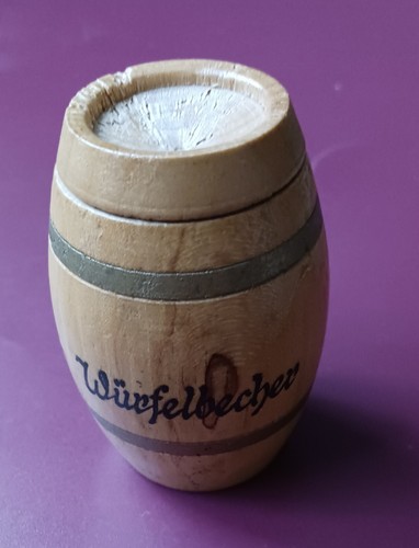 DDR Würfelbecher aus Holz, Weinfass