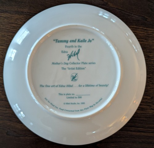 Edna Hibel Muttertag Tammy & Kaile Jo Limited Edition Porzellan Teller 1995 - Bild 2 von 2